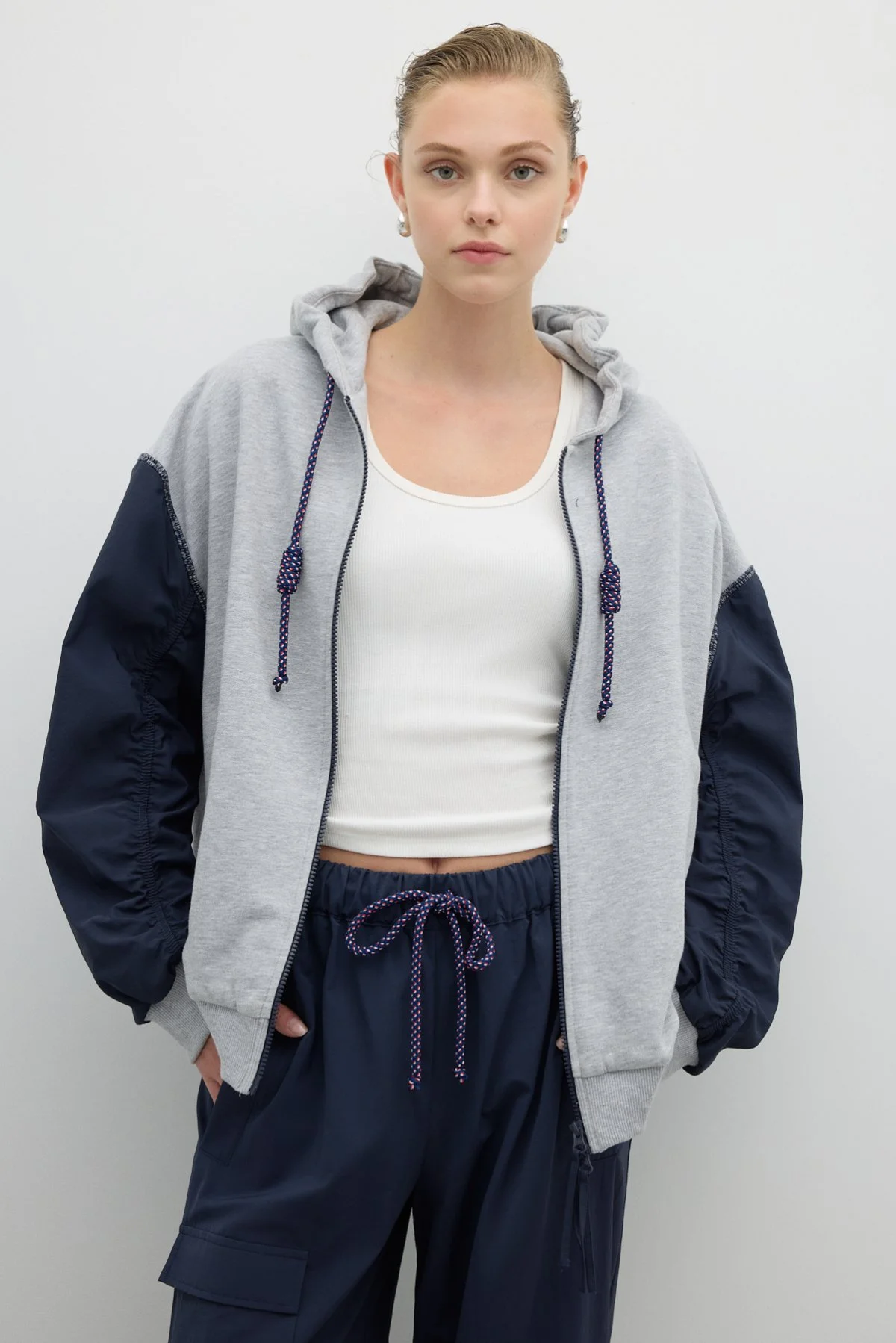 Önü Fermuar Detaylı Kapüşonlu Sweatshirt Gri - 1