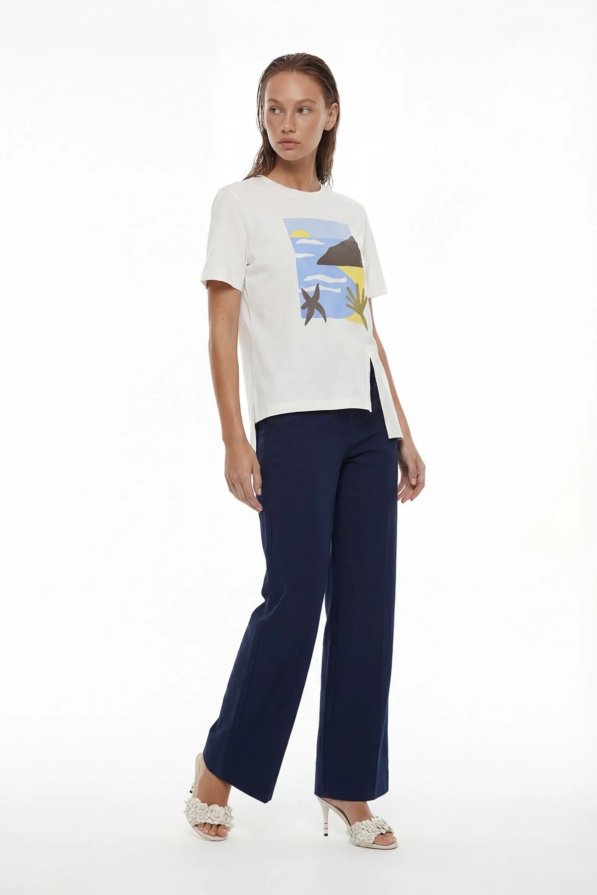 Yırtmaç Detaylı Baskılı T-shirt Ekru - 4