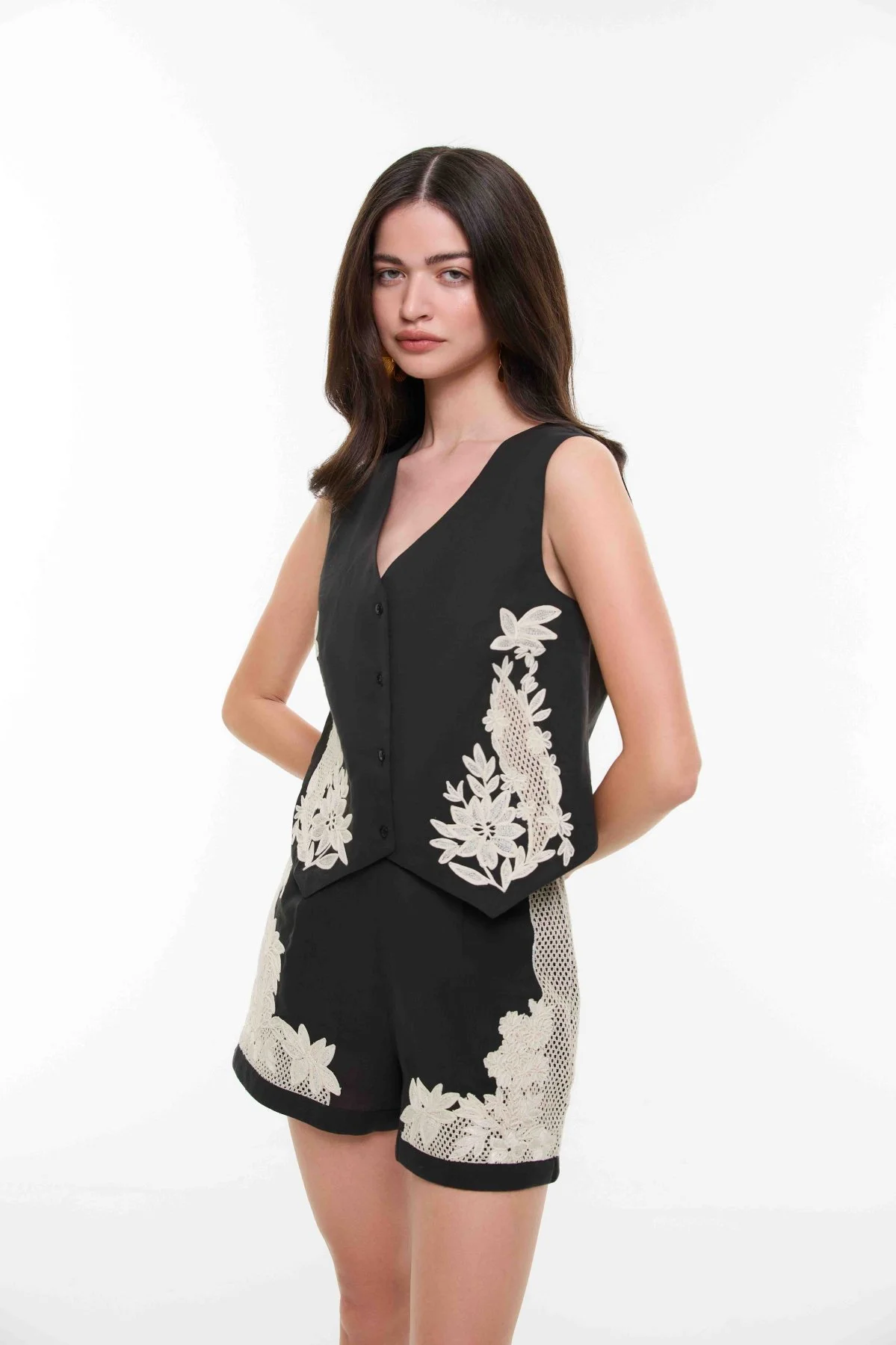 Dantel Detaylı Şort Siyah-Naturel - 4