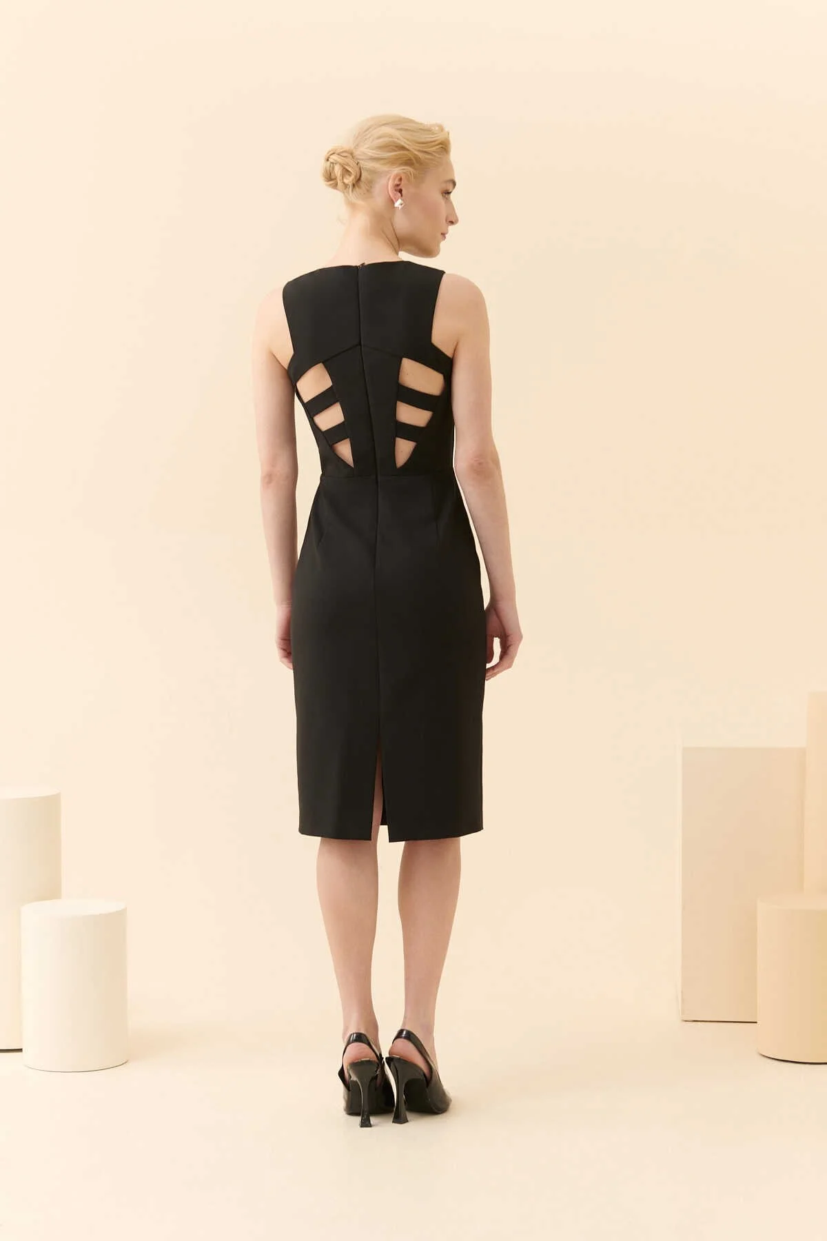  Arkası Cut Out Detaylı Midi Elbise Siyah - 2