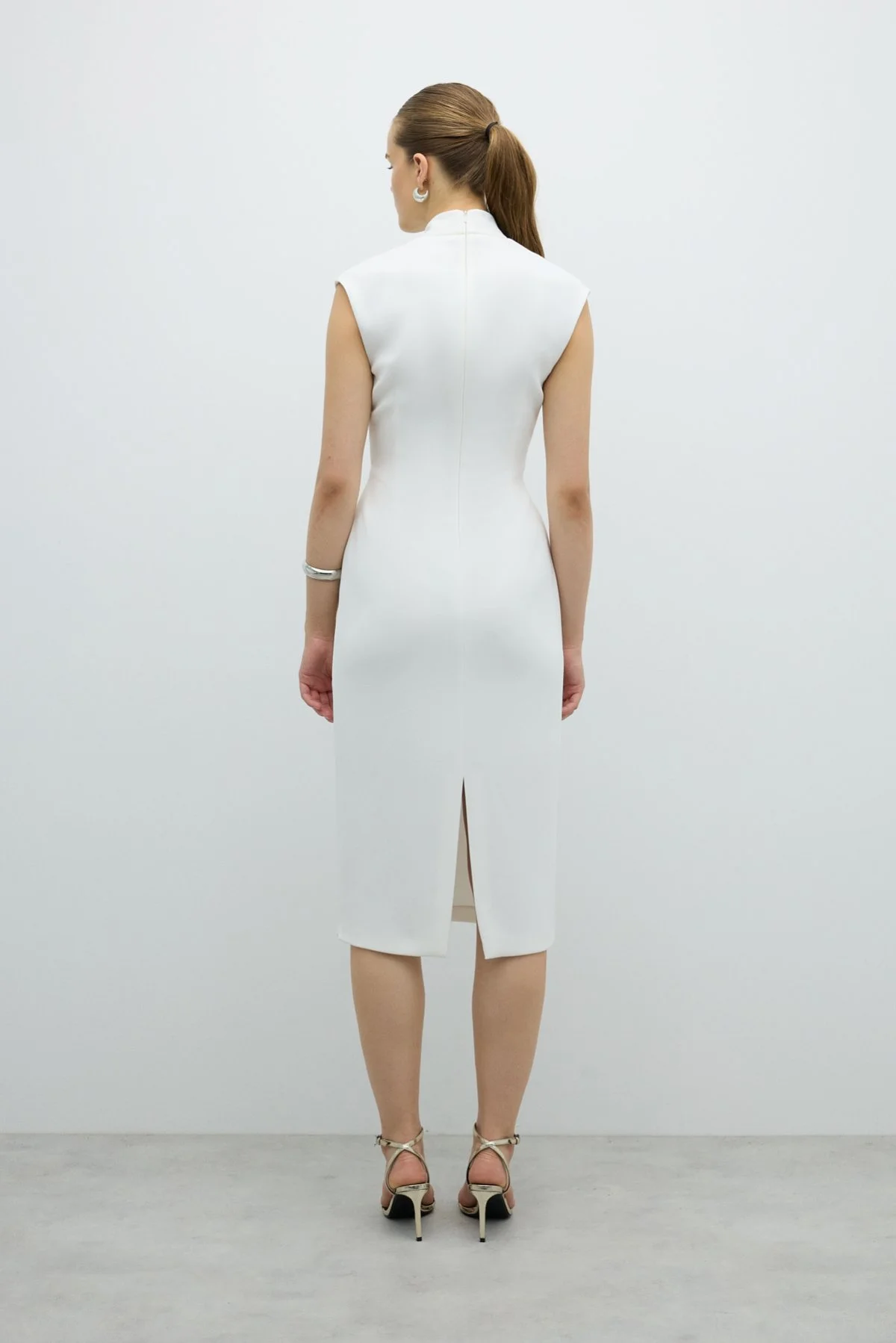 V Yaka Cup Detaylı Midi Boy Elbise Beyaz - 2