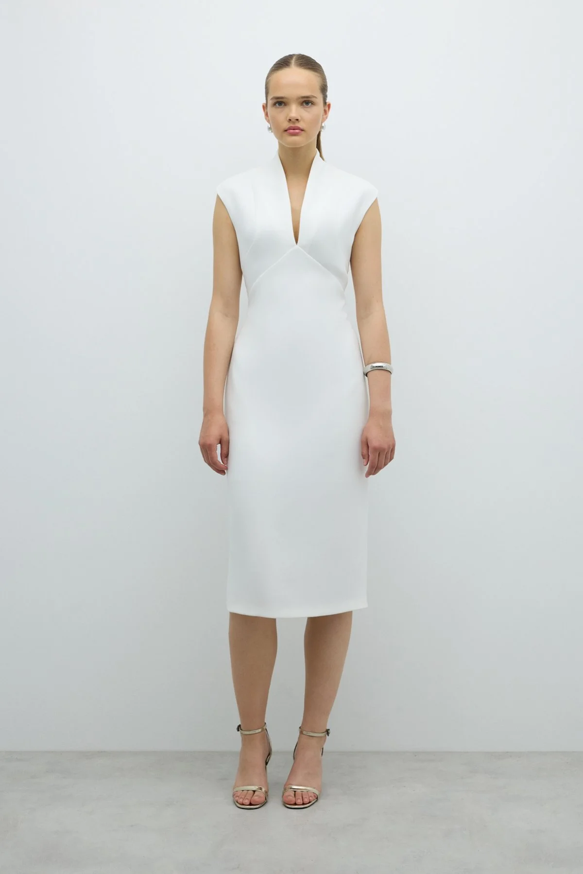 V Yaka Cup Detaylı Midi Boy Elbise Beyaz - 1
