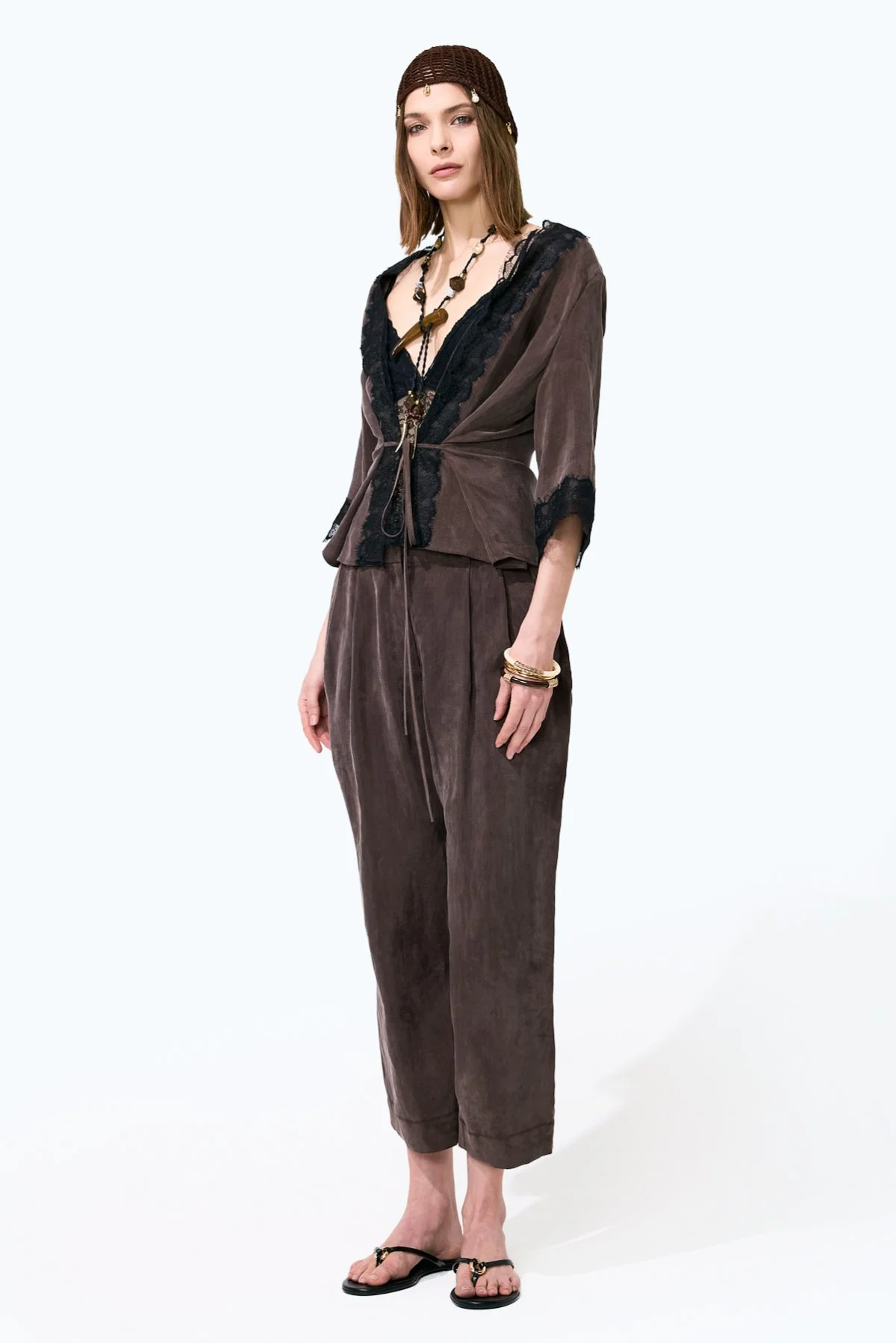 V Yaka Dantel Detaylı Turvakar Kollu Bluz Kahve - 3