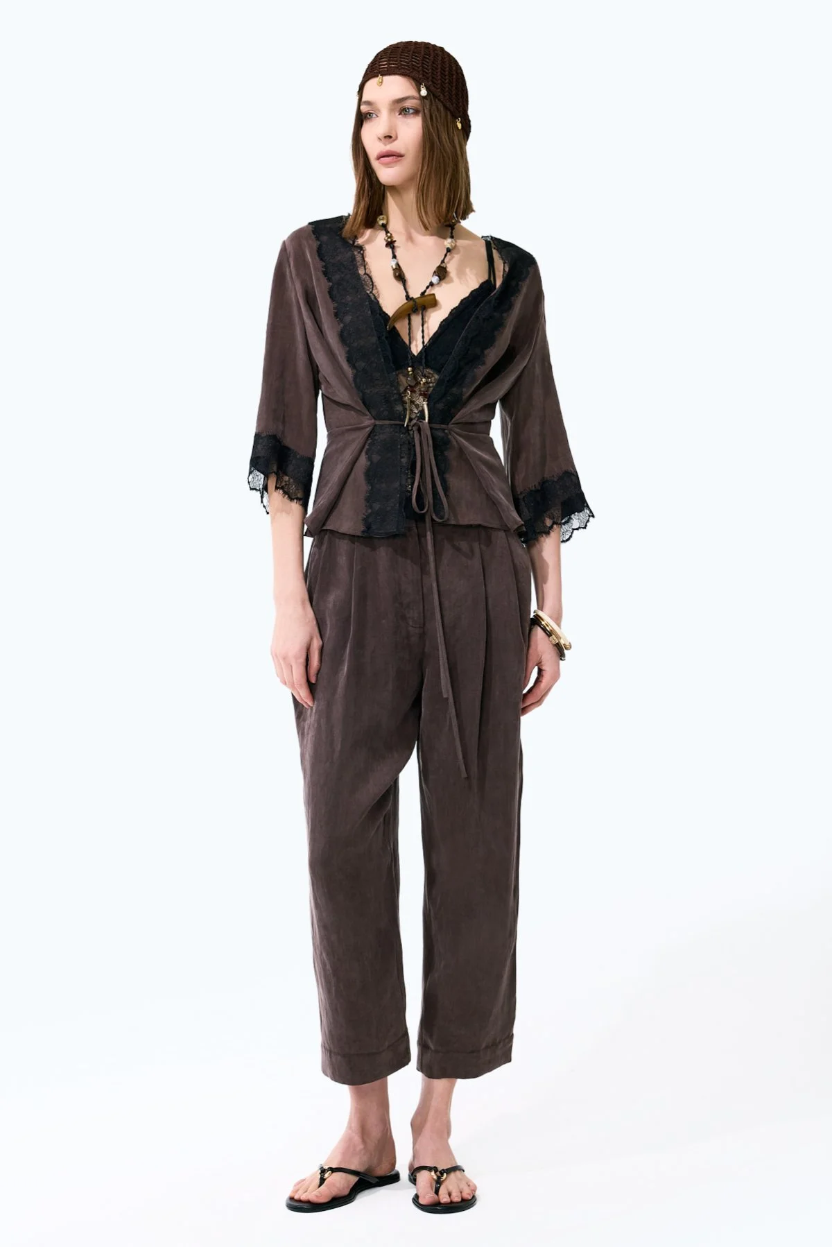 V Yaka Dantel Detaylı Turvakar Kollu Bluz Kahve - 4