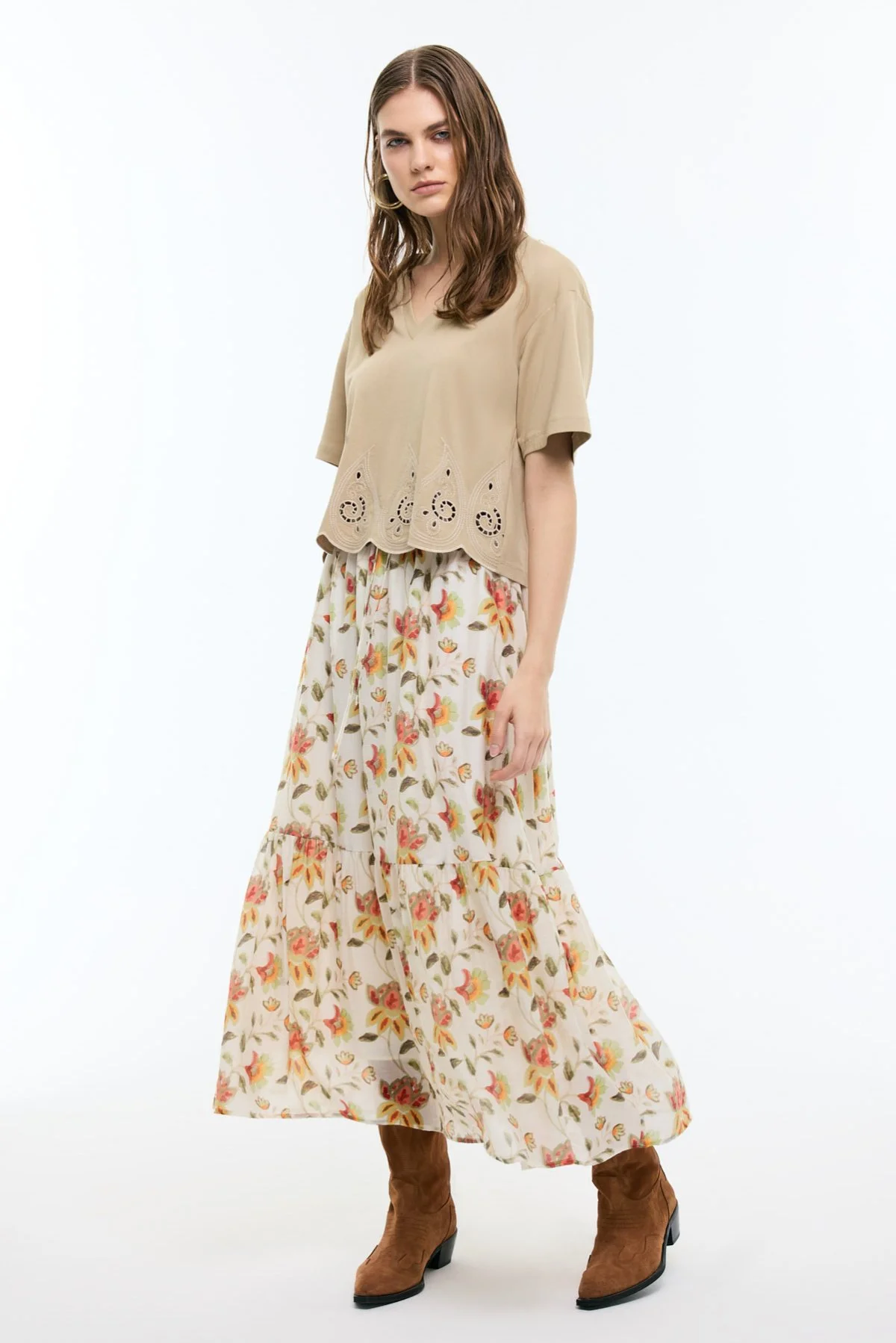 V Yaka Embrode Nakışlı T-shirt Kahve - 3