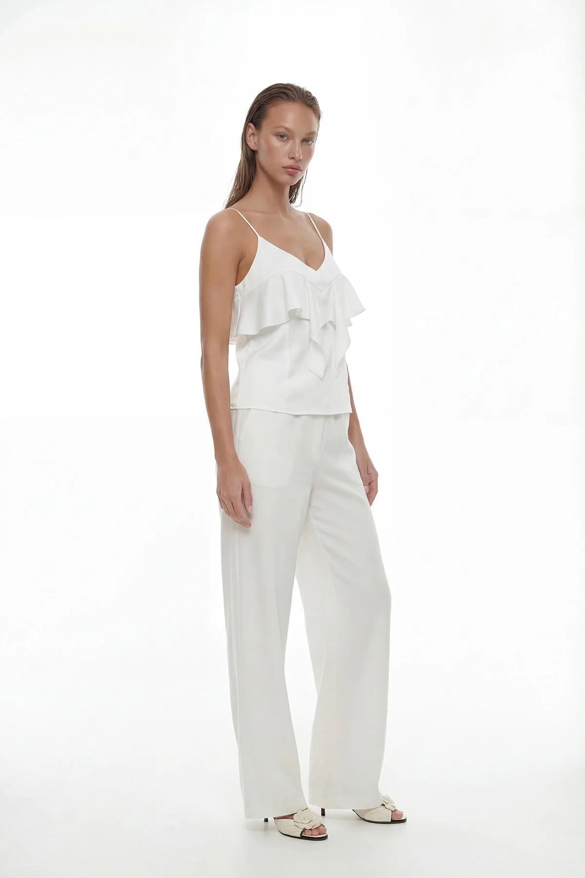 V Yaka İnce Askılı Volan Detaylı Bluz Beyaz - 3