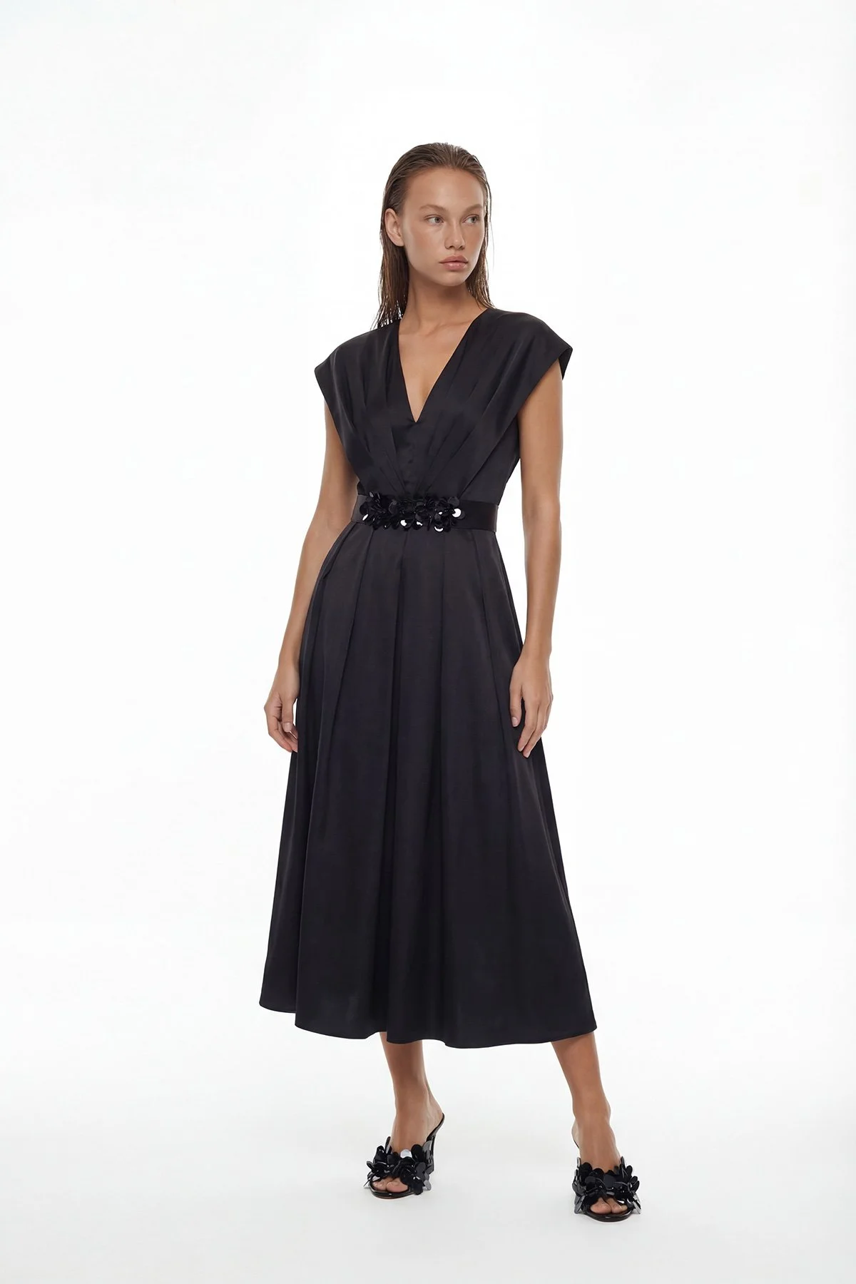 V Yaka Pileli Midi Boy Tafta Elbise Siyah - 1