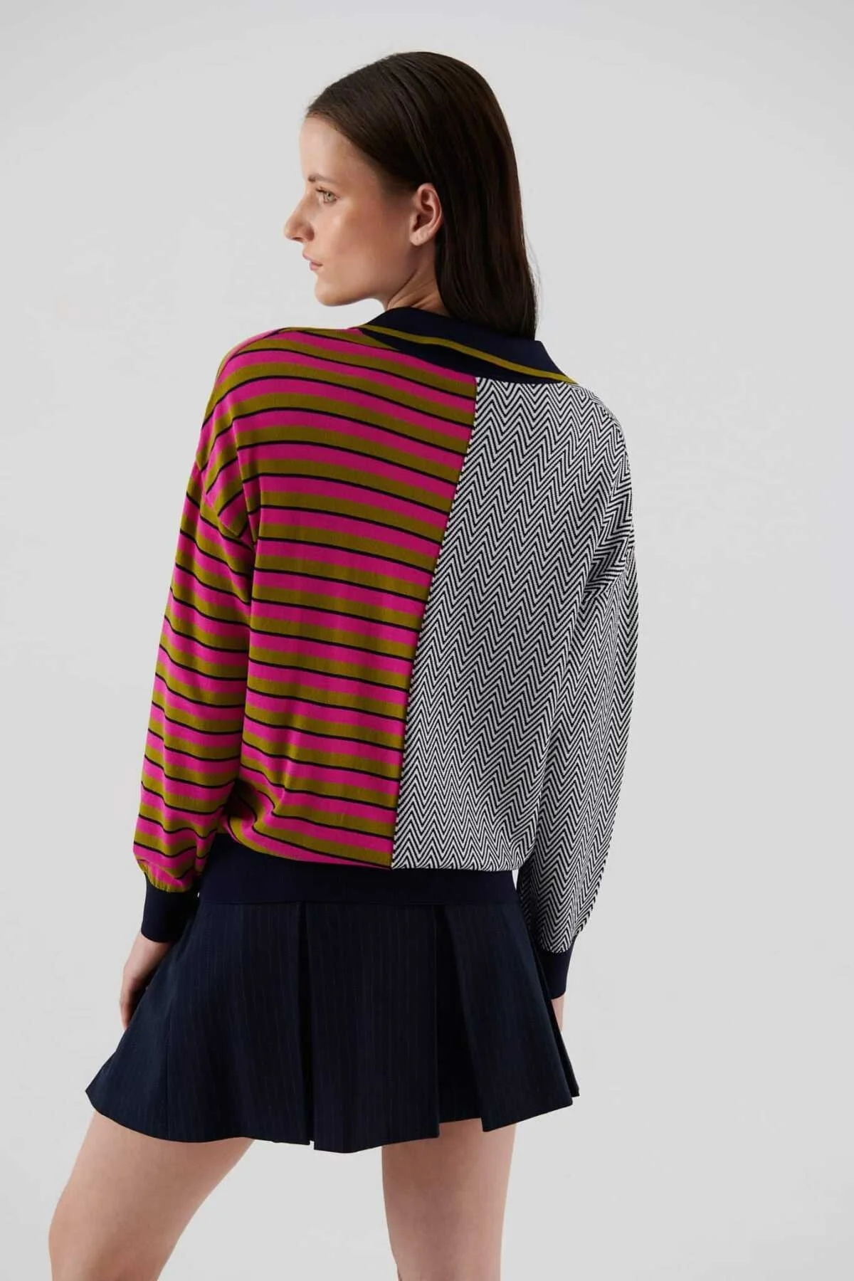  V Yakalı Cepli Triko Standart Renk - 2