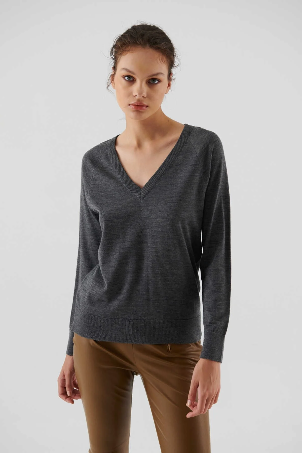 V Yakalı Triko Antrasit - 1