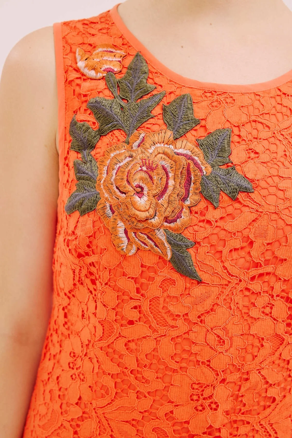 İşleme Detaylı Dantel Elbise Kırmızı - 4