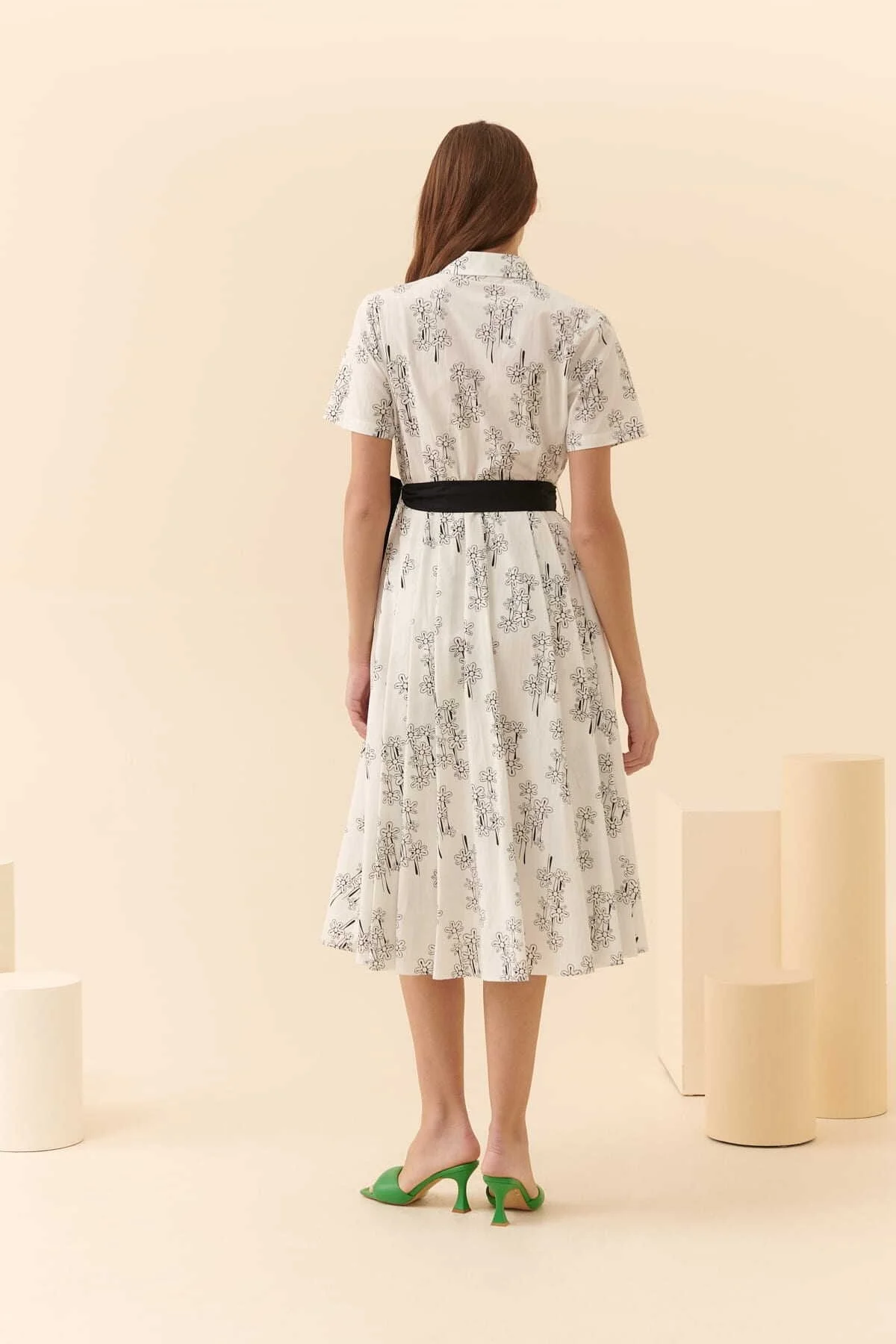 Yırtmaçlı Beli Kuşaklı Elbise Siyah-Beyaz - 2