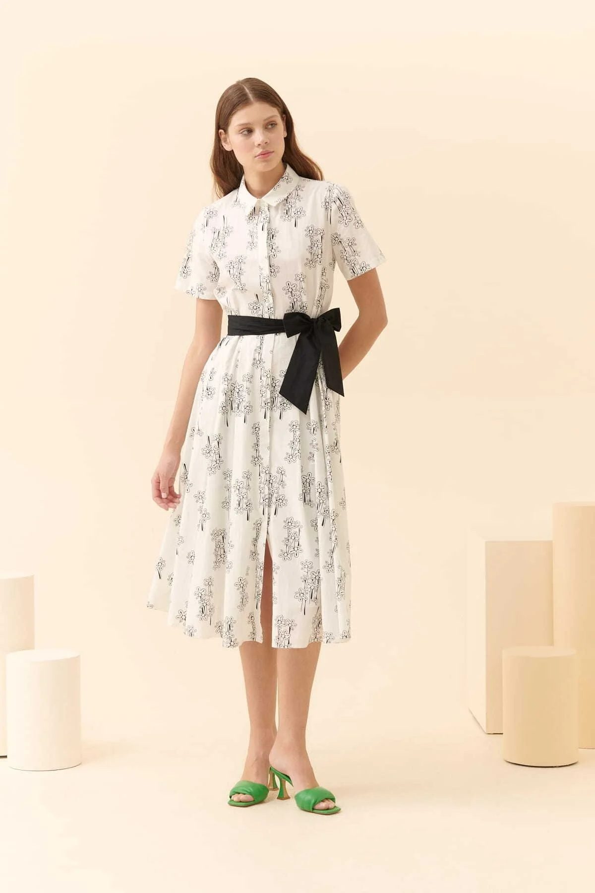 Yırtmaçlı Beli Kuşaklı Elbise Siyah-Beyaz - 1