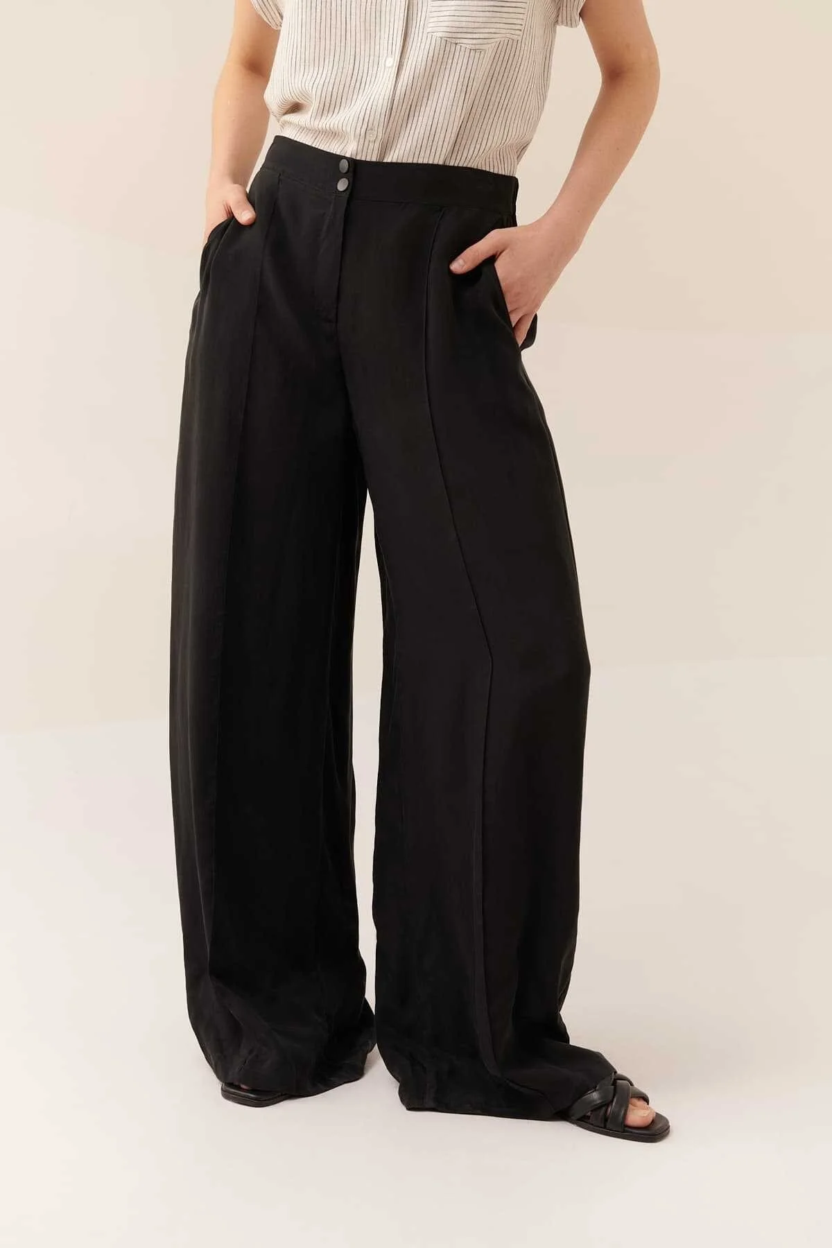 Yanları Cepli Geniş Paça Pantolon Siyah - 3