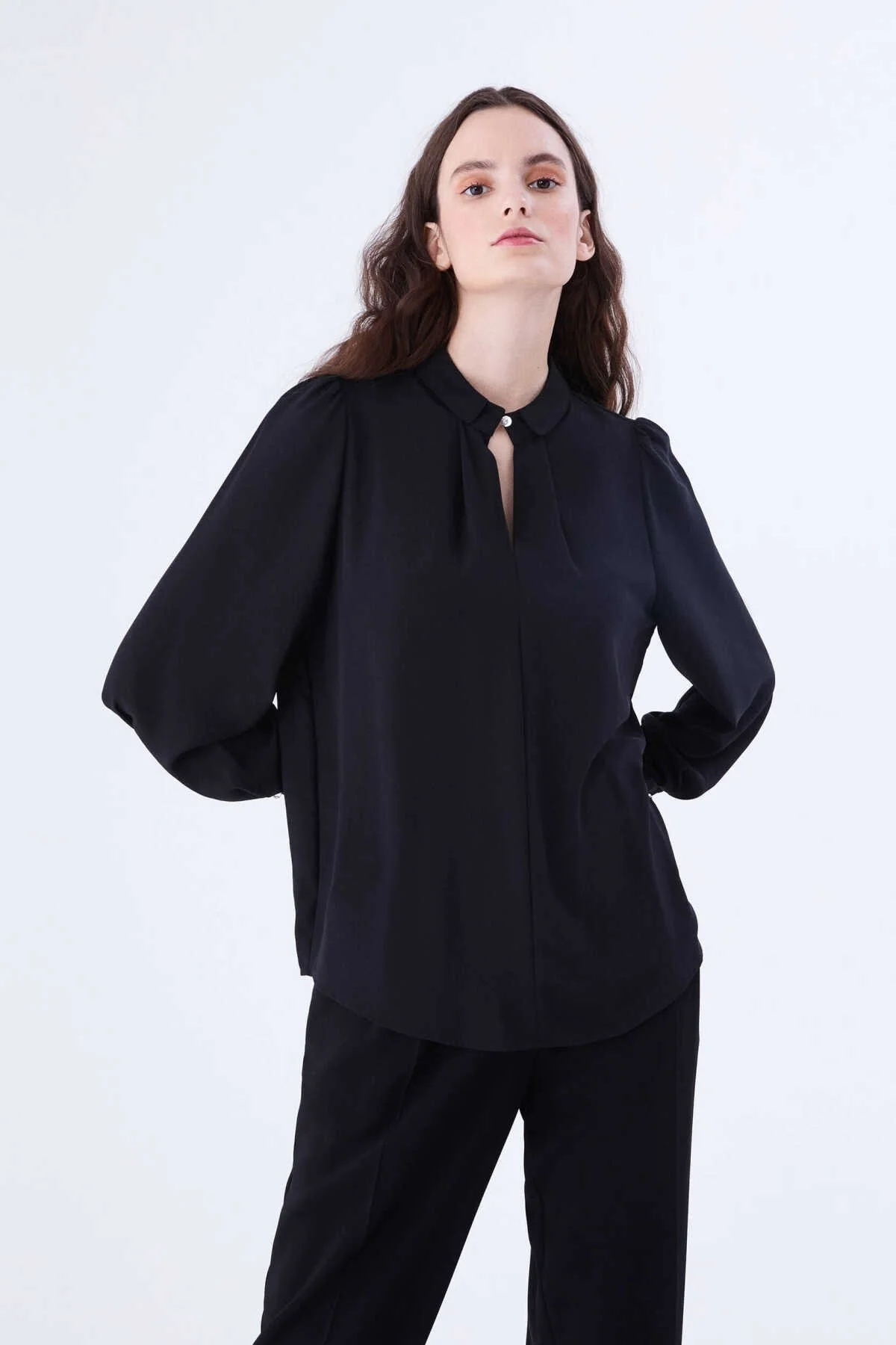  Yaka Detaylı Bluz Siyah - 4
