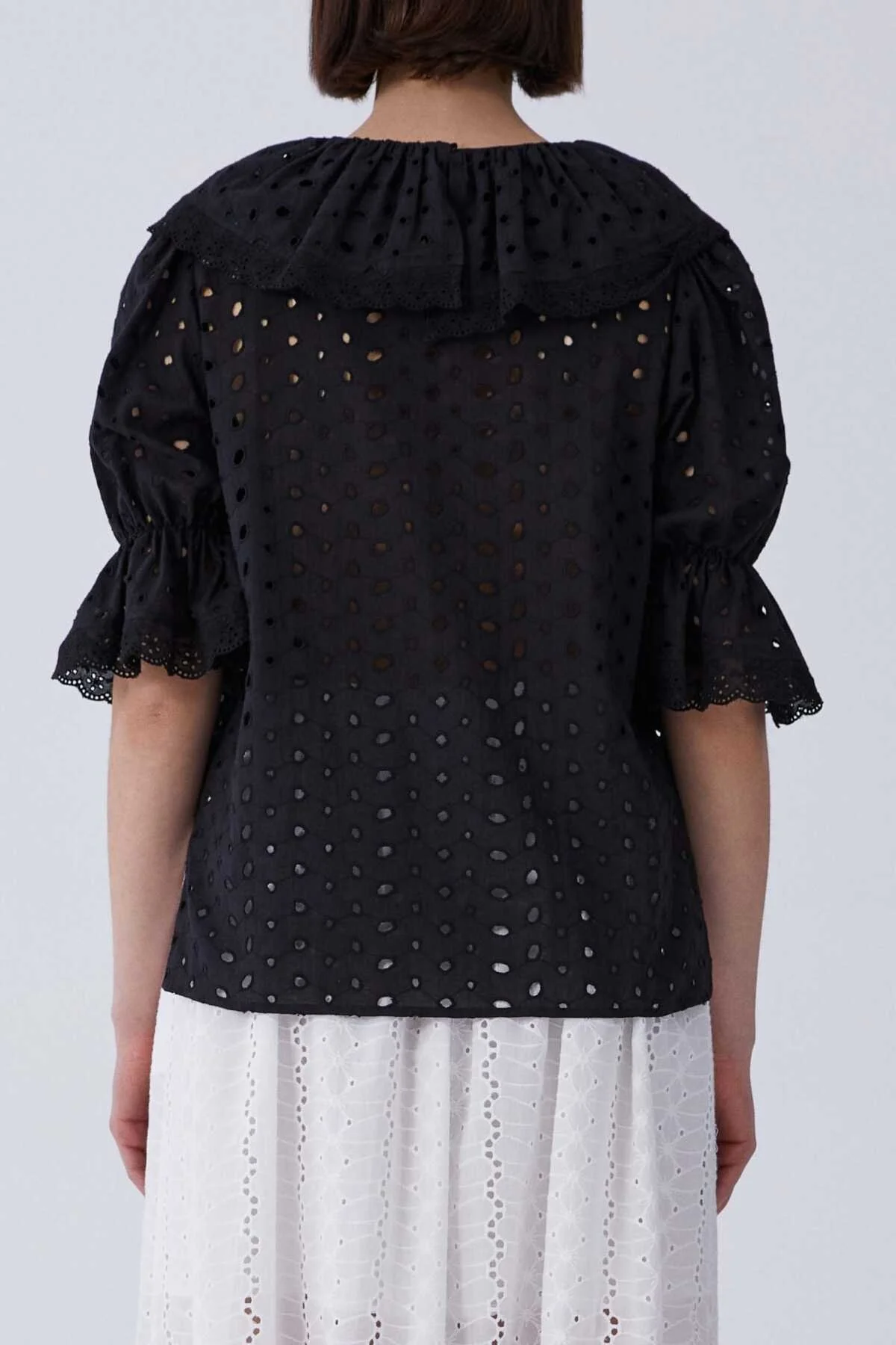 Yaka Detaylı Delikli Bluz Siyah - 2
