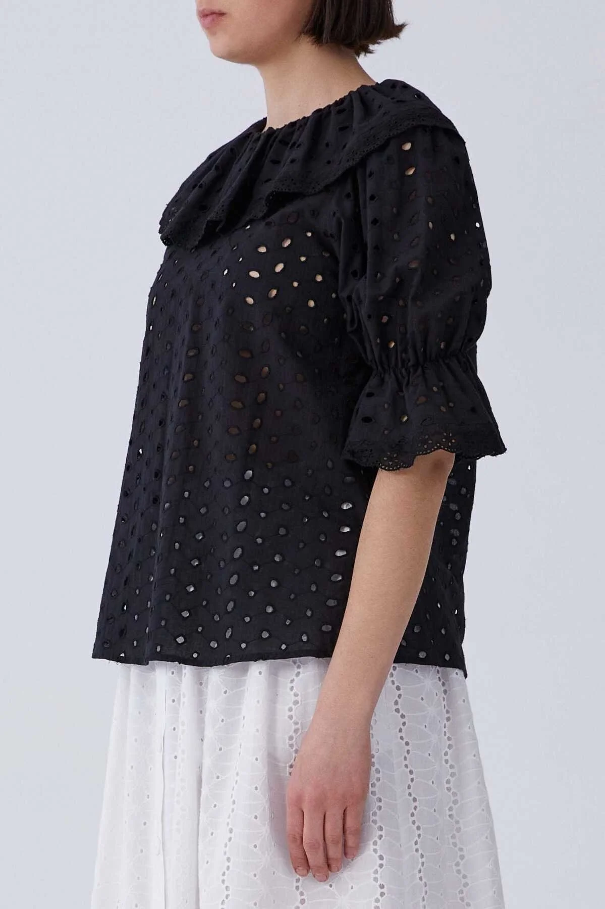Yaka Detaylı Delikli Bluz Siyah - 3