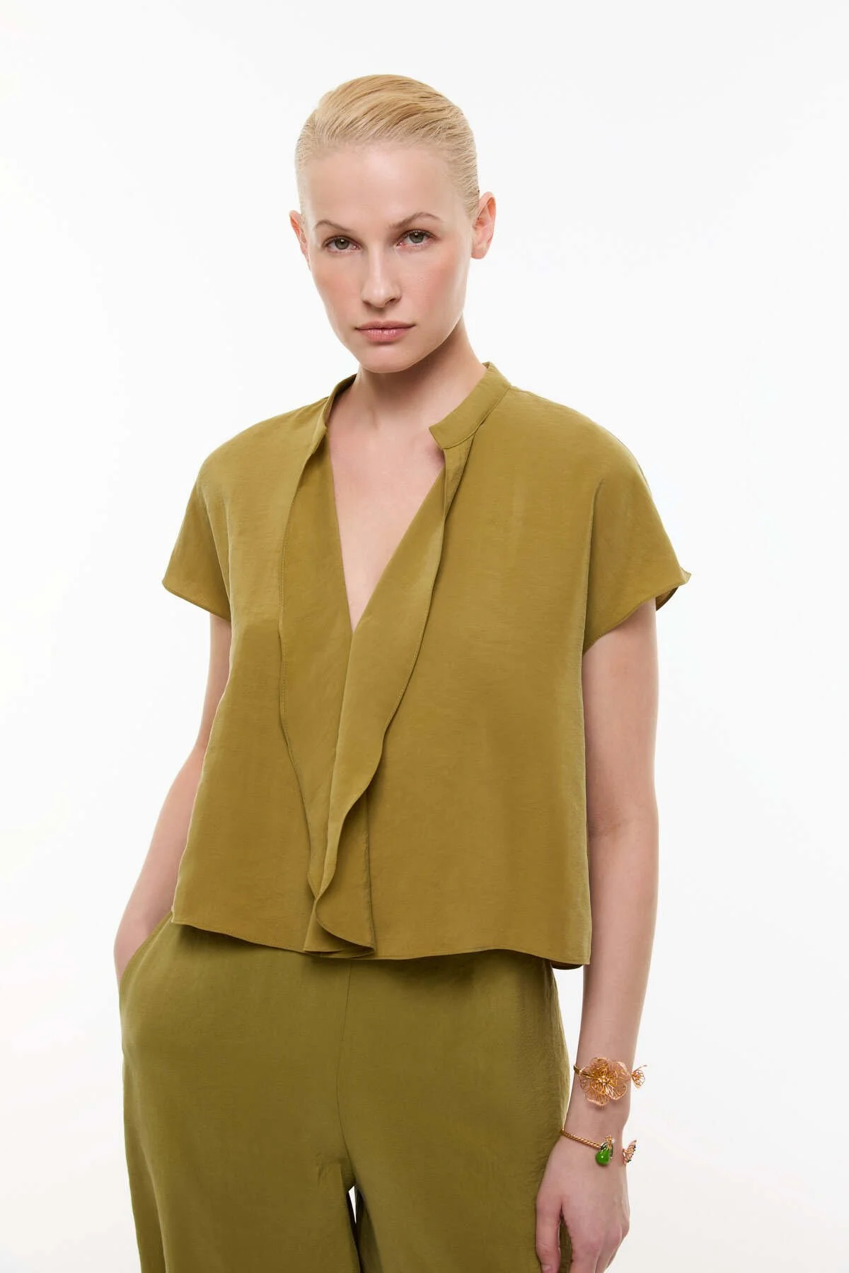 Yaka Detaylı Düşük Omuz Bluz Olive - 1