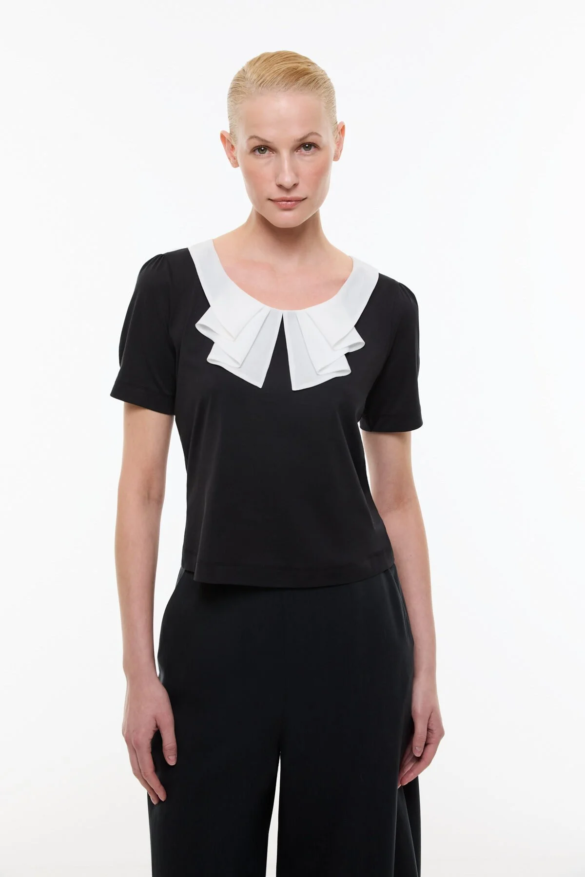 Yaka Detaylı T-shirt Siyah - 1