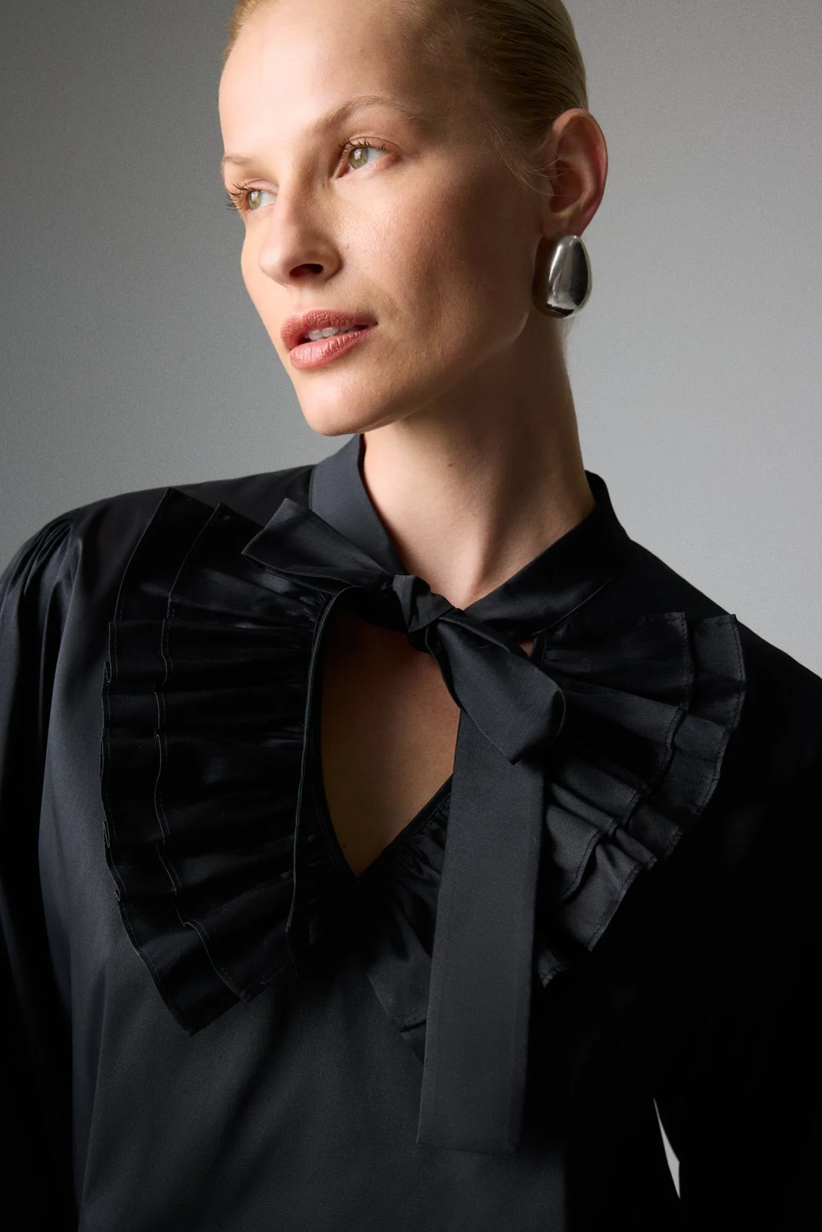 Yakası Bağlamalı Gömlek Siyah - 3