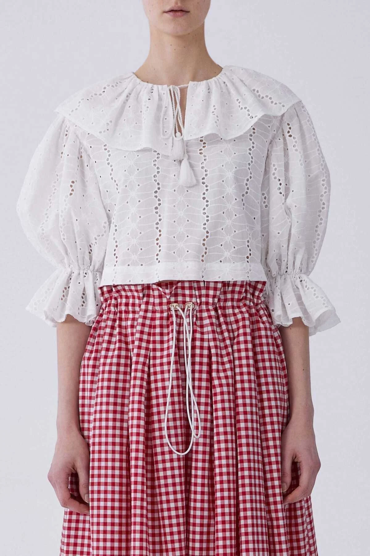 Yakası Volanlı Dantel Kısa Bluz Beyaz - 1