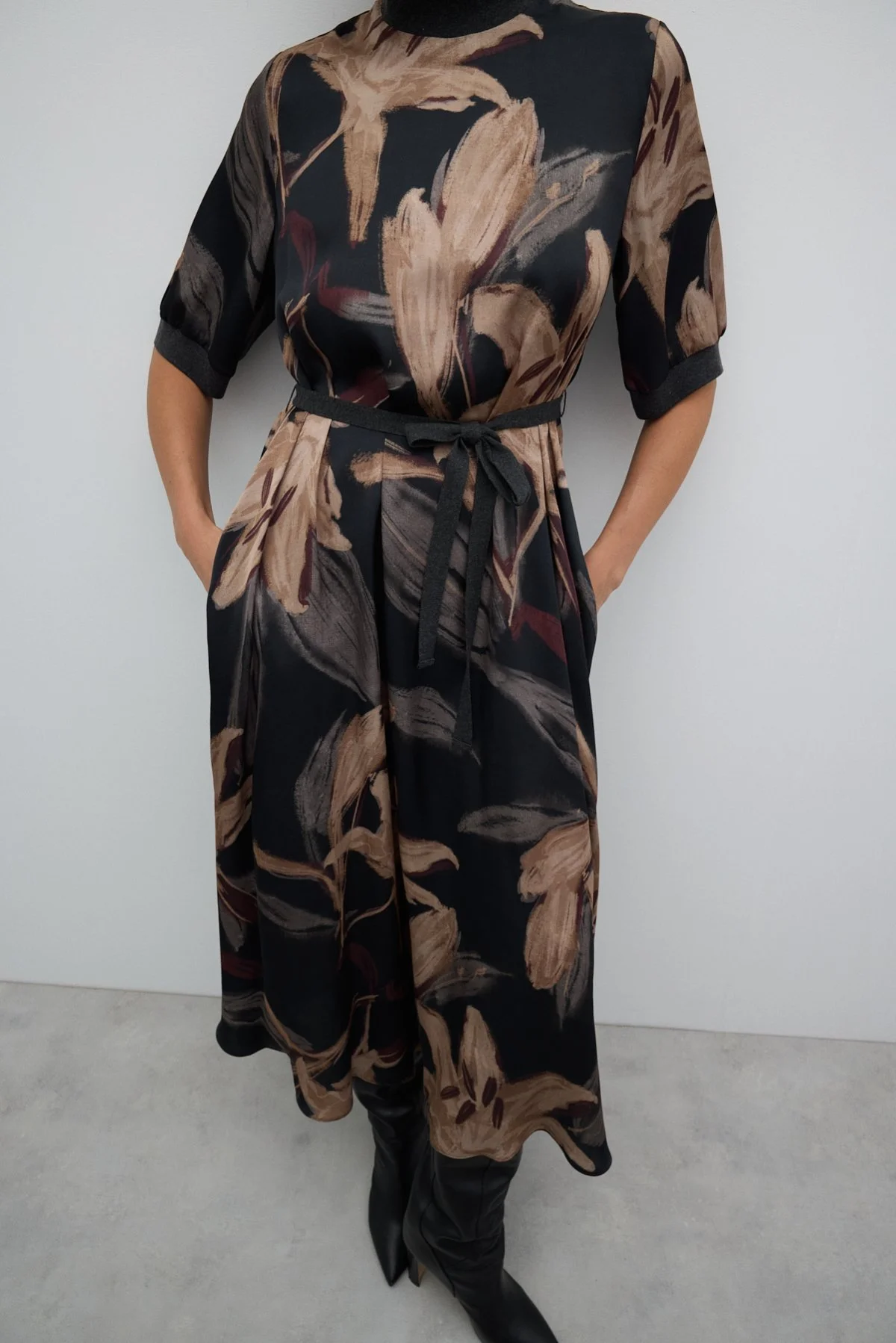 Yarım Balıkçı Beli Bağcıklı Midi Boy Elbise Standart Renk - 4